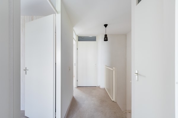 Foto - Te koop: Ruime dubbele benedenwoning met parkeerplaats!